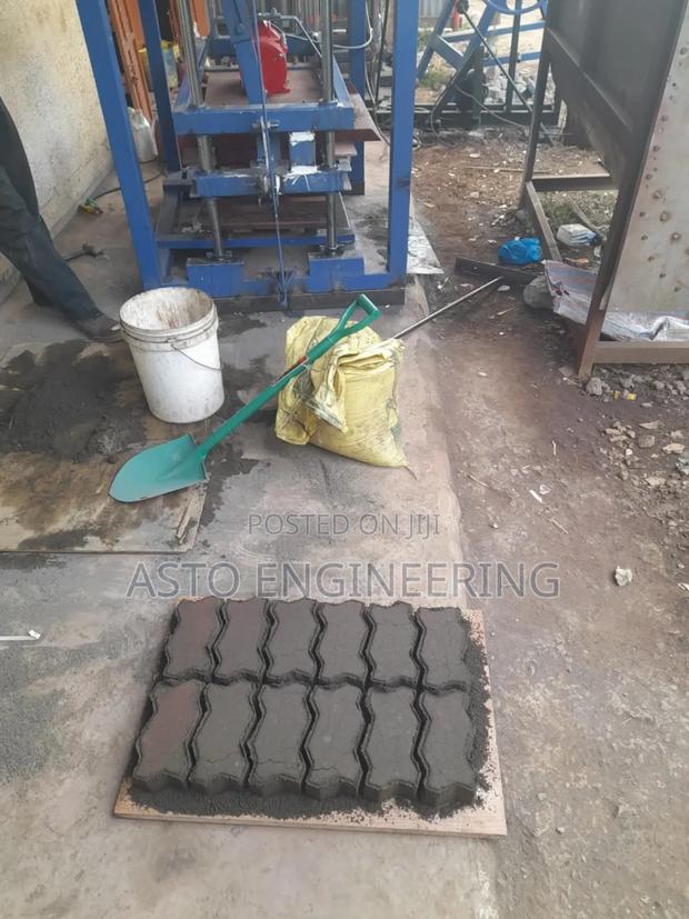 Concrete Cabro Making Machine (New Design)