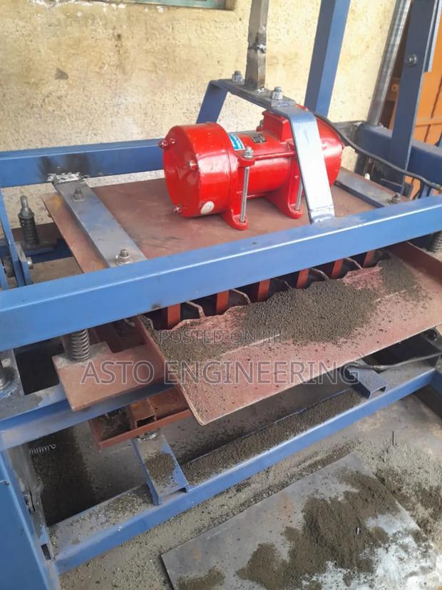 Concrete Cabro Making Machine (New Design) - thumbnail 2