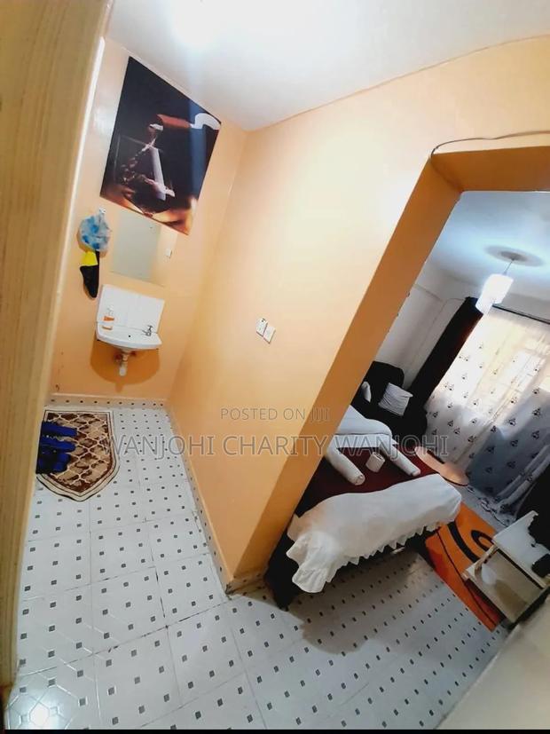 Sparkling Clean 1 Bedroom Airbnb in South B - thumbnail 4