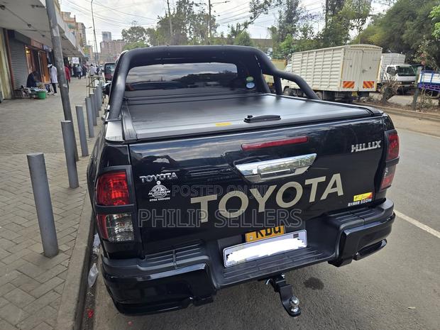 Aluminum Lockable Roller Shutter Cover
* Tow Bar - main view