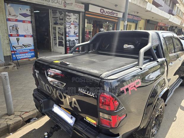 Aluminum Lockable Roller Shutter Cover
* Tow Bar - thumbnail 2