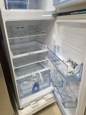 Samsung 233ltrs Top Freezer Refrigerator Rt28k3082s8/Ut