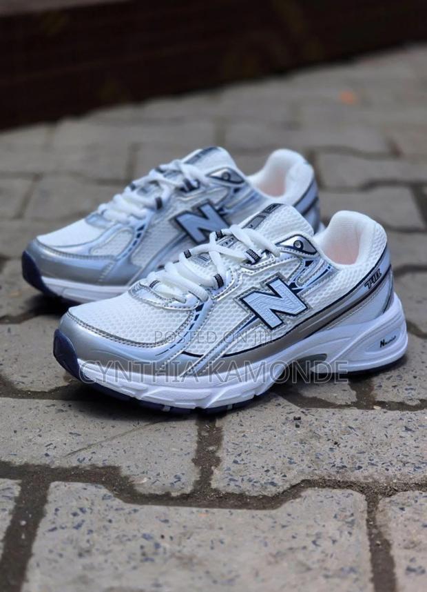 New Balance 740 - main view