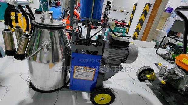 Single Cow/Bucket Milking Machine Electric With Stainless Steel Bucket