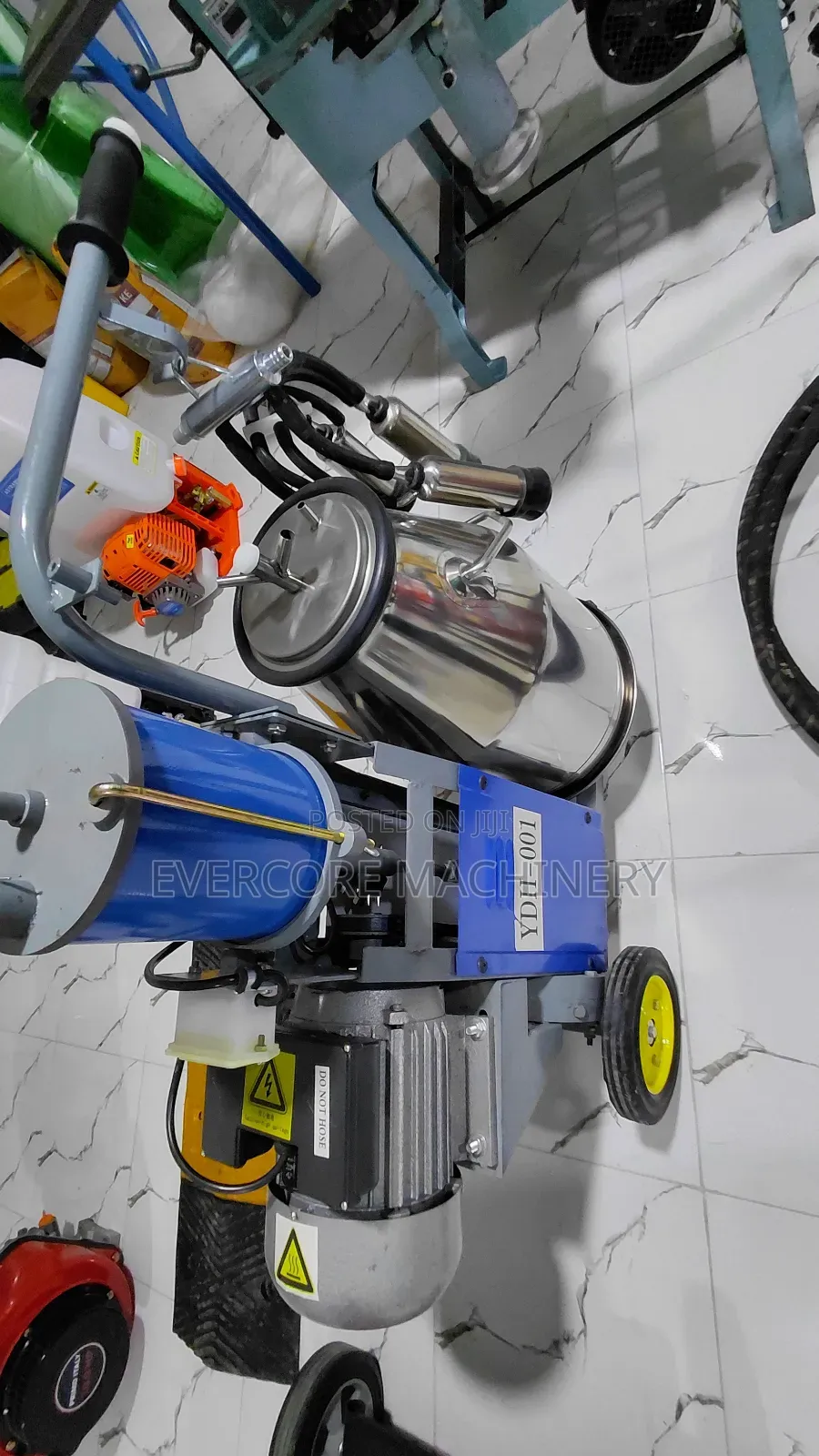 Single Cow/Bucket Milking Machine Electric With Stainless Steel Bucket