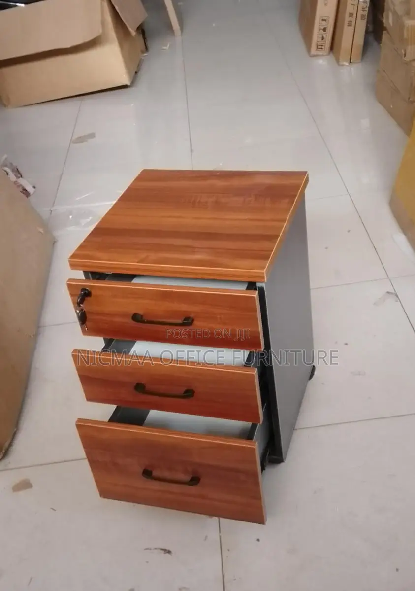 Executive 3-Drawer Lockable Pedestal
