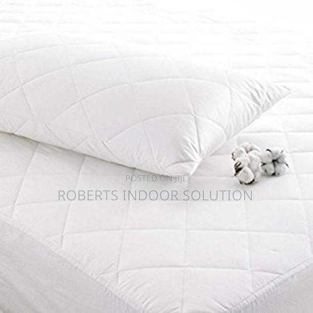 Quilted Waterproof Mattress Protector 4/6 Ehite - main view