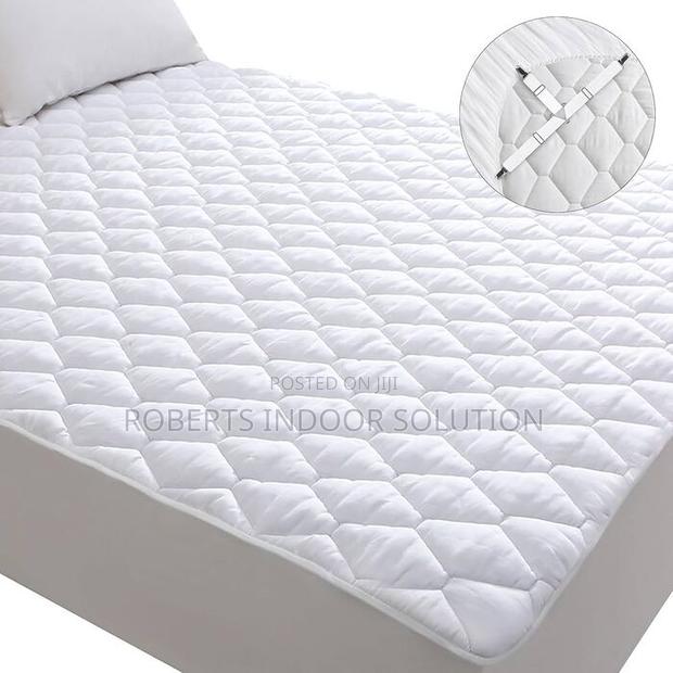 Luxury Hotel Quality Quilted Mattress Protector - main view
