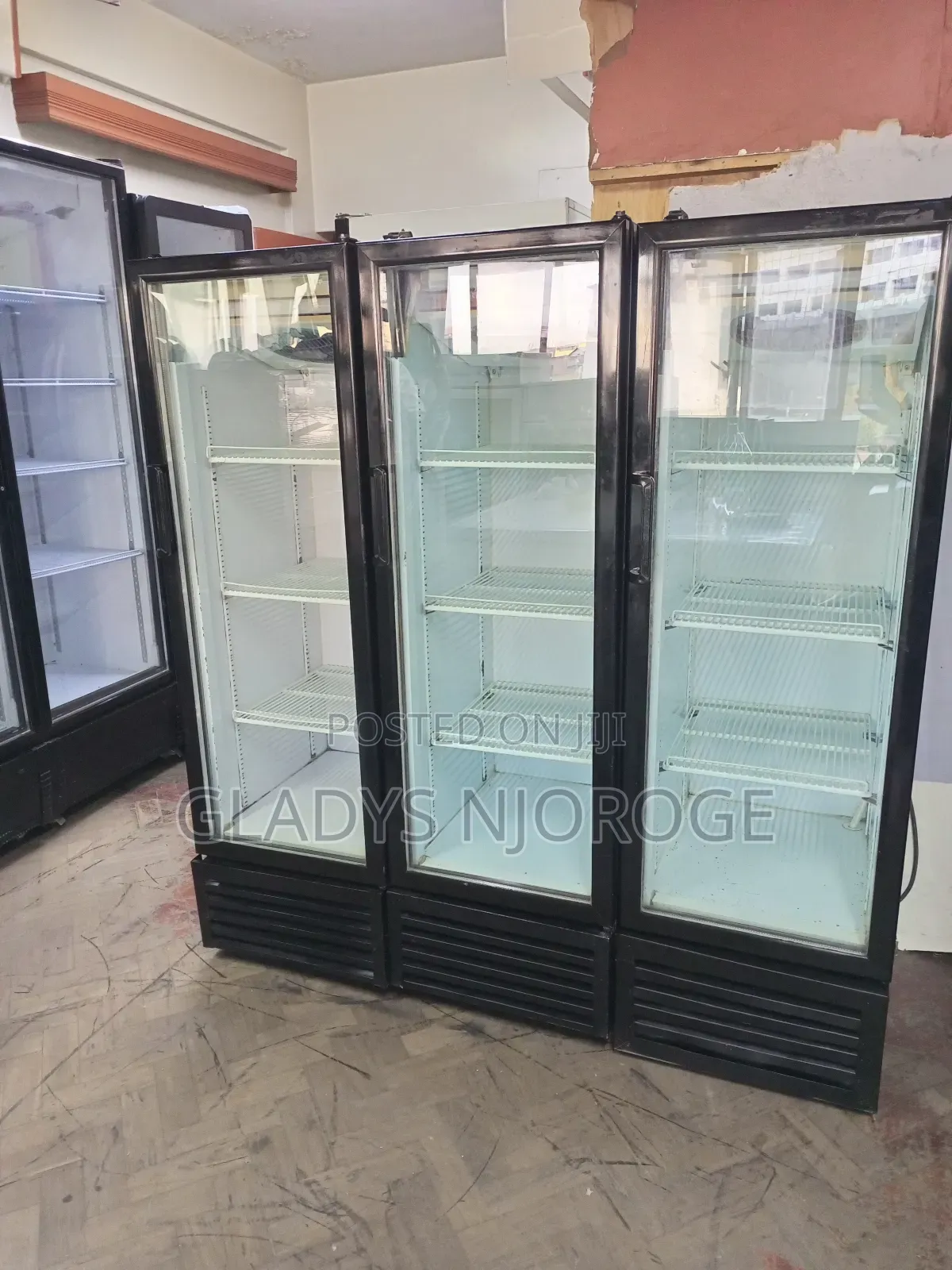 Well Maintained 300l Display Fridge
