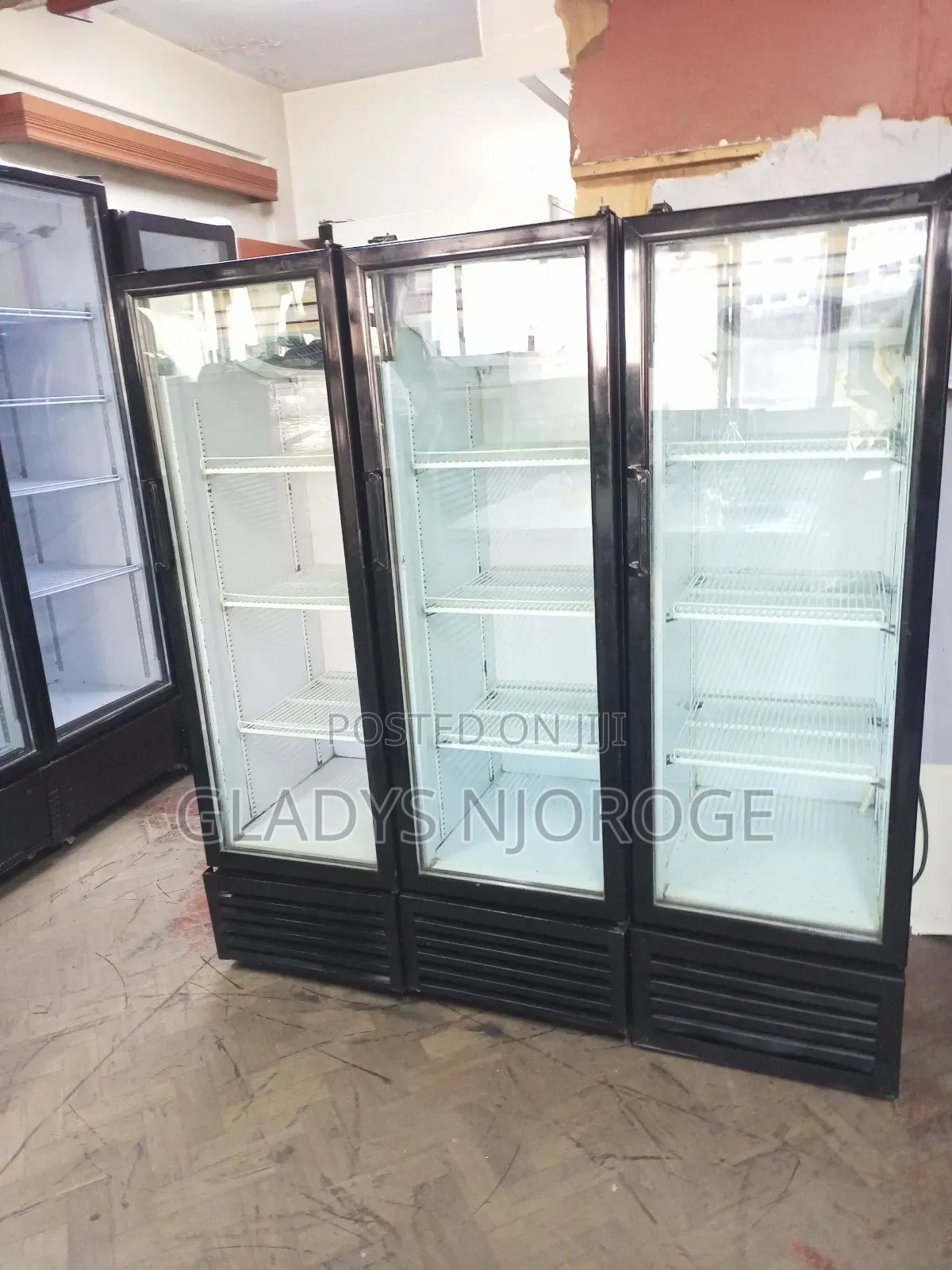 Well Maintained 300l Display Fridge