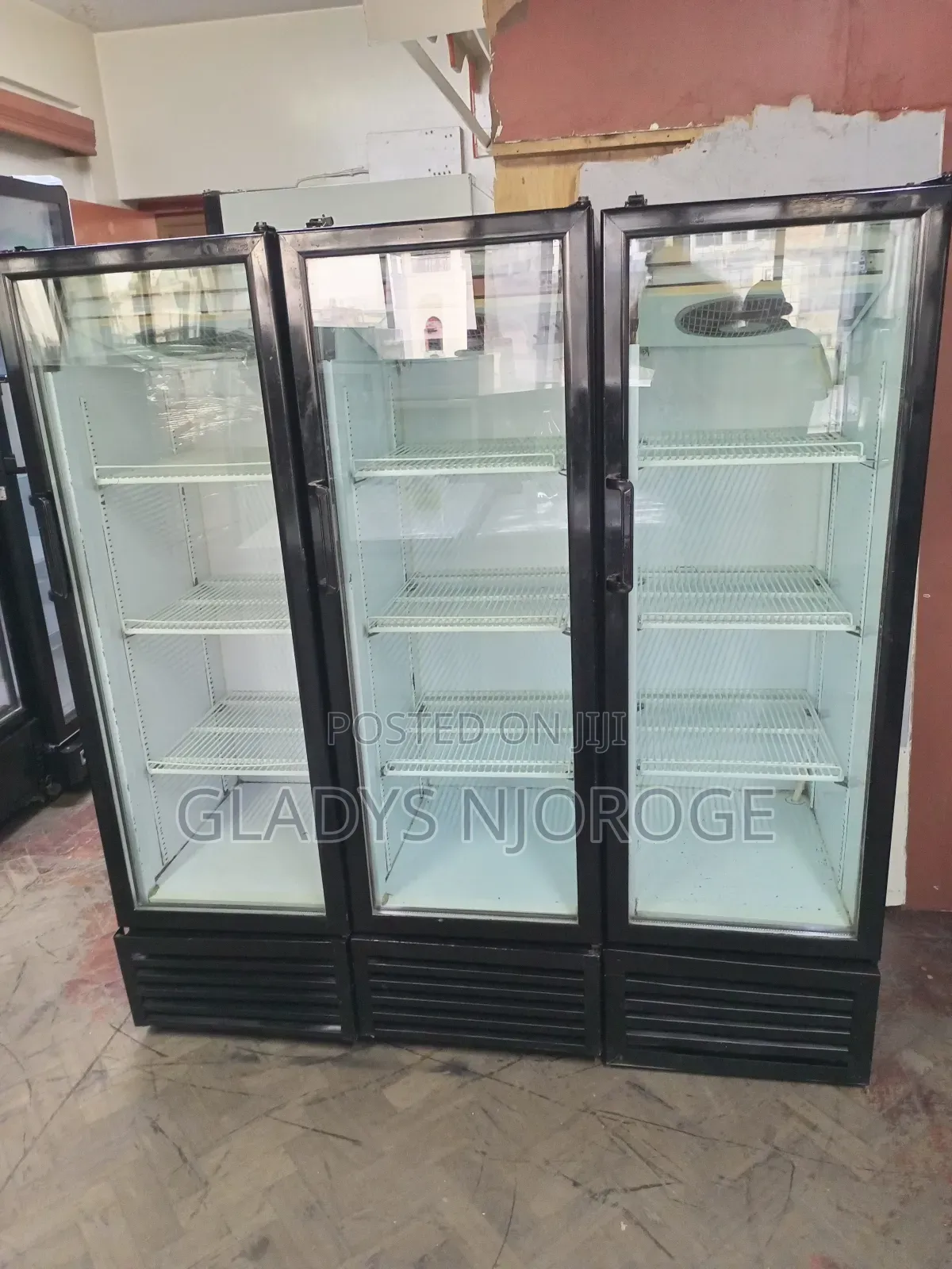 Well Maintained 300l Display Fridge