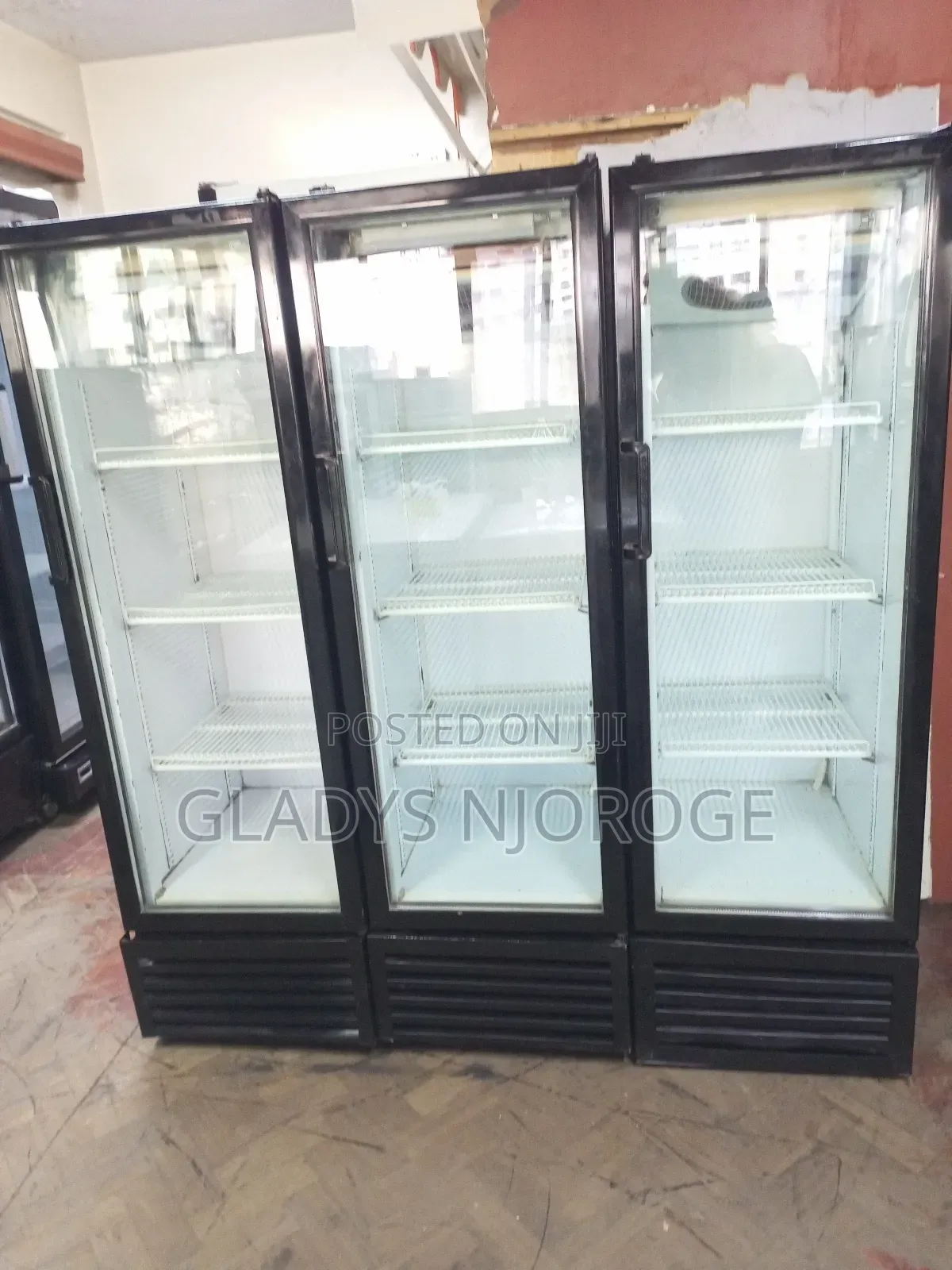 Well Maintained 300l Display Fridge