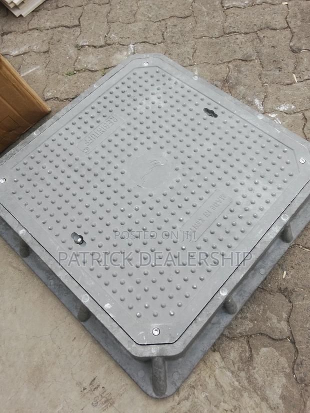 Reinforced Manhole Cover - main view