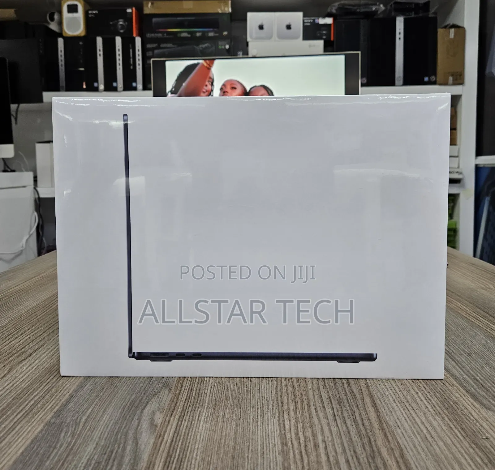 New Laptop Apple MacBook Air 2022 M2 8GB Apple M2 SSD 256GB