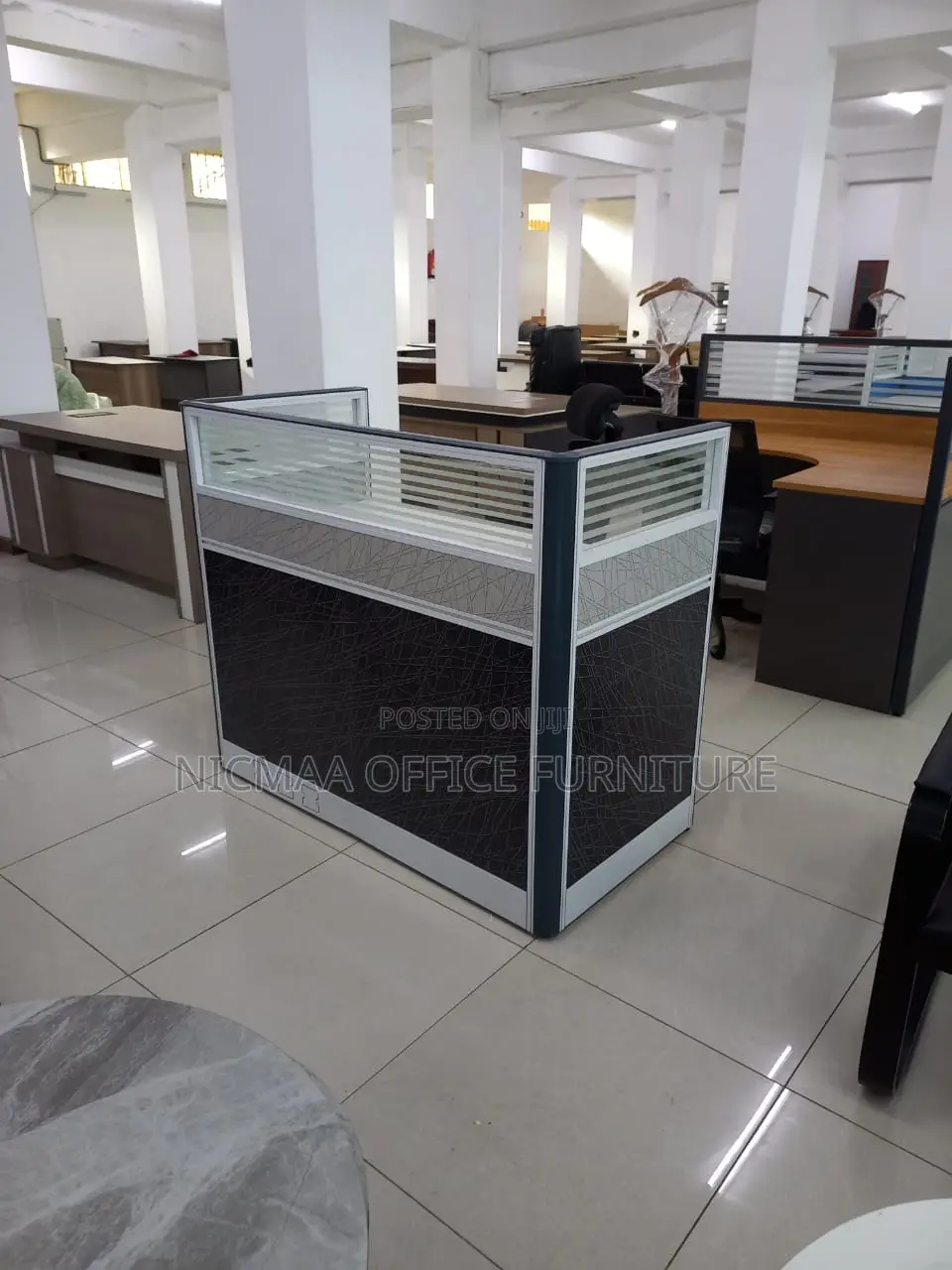 Frosted Glass Dark Panel Finish Workstation