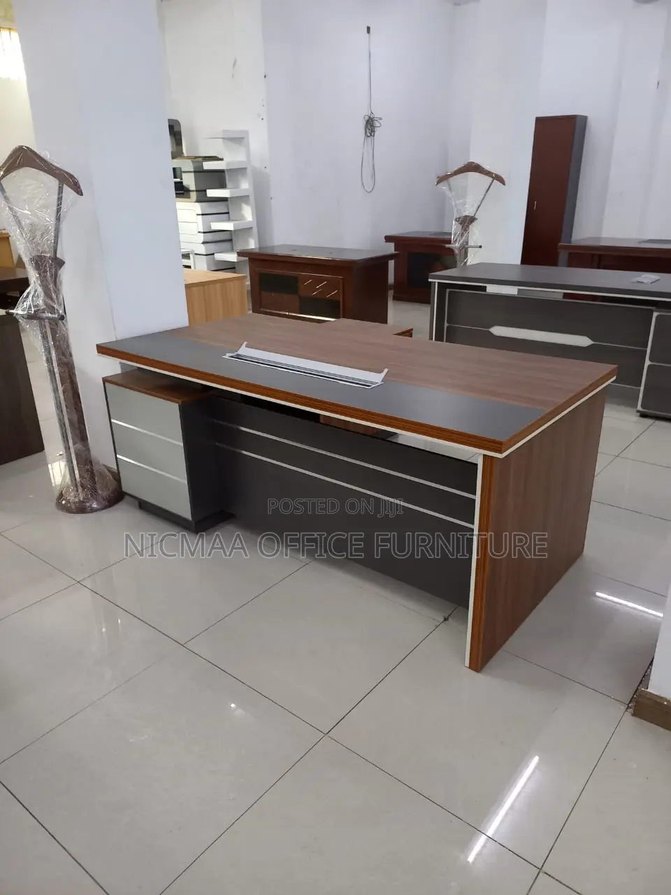 Premium Wood Finish Sleek Design Advanced Desk