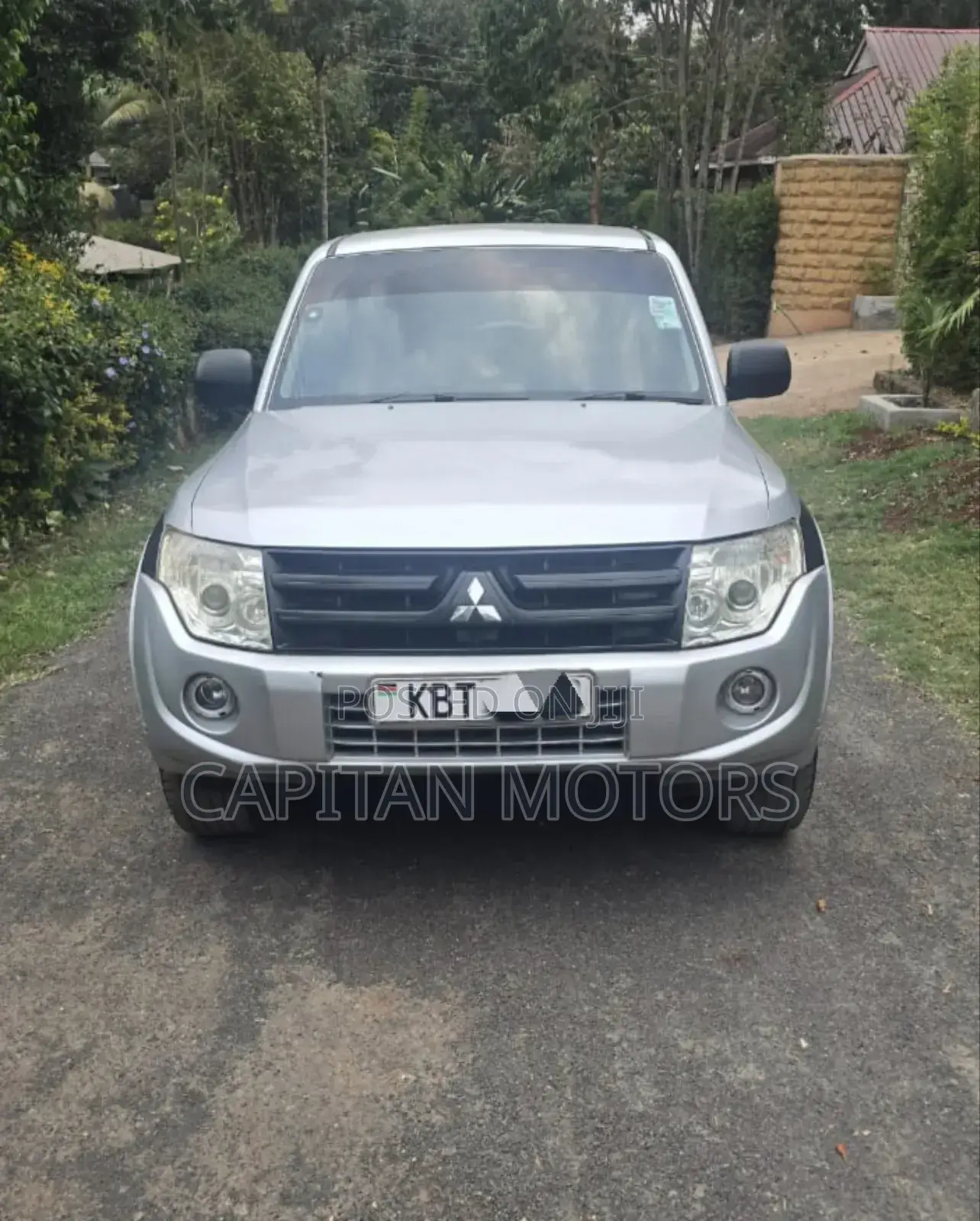 Mitsubishi Pajero 2012 Silver
