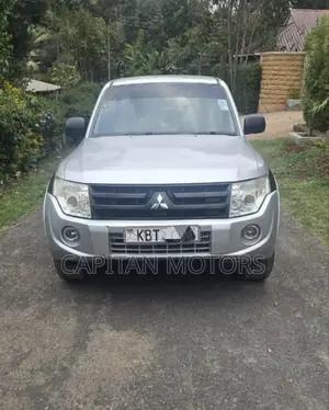 Mitsubishi Pajero 2012 Silver