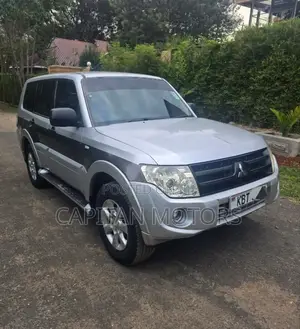 Mitsubishi Pajero 2012 Silver