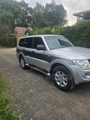 Mitsubishi Pajero 2012 Silver