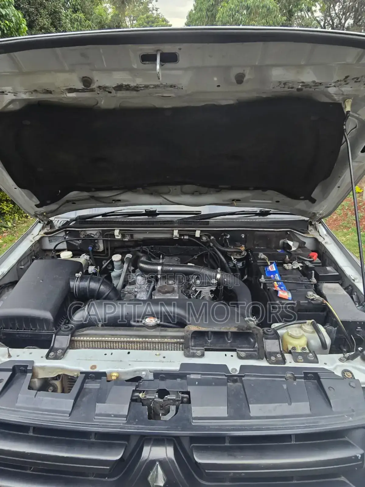 Mitsubishi Pajero 2012 Silver