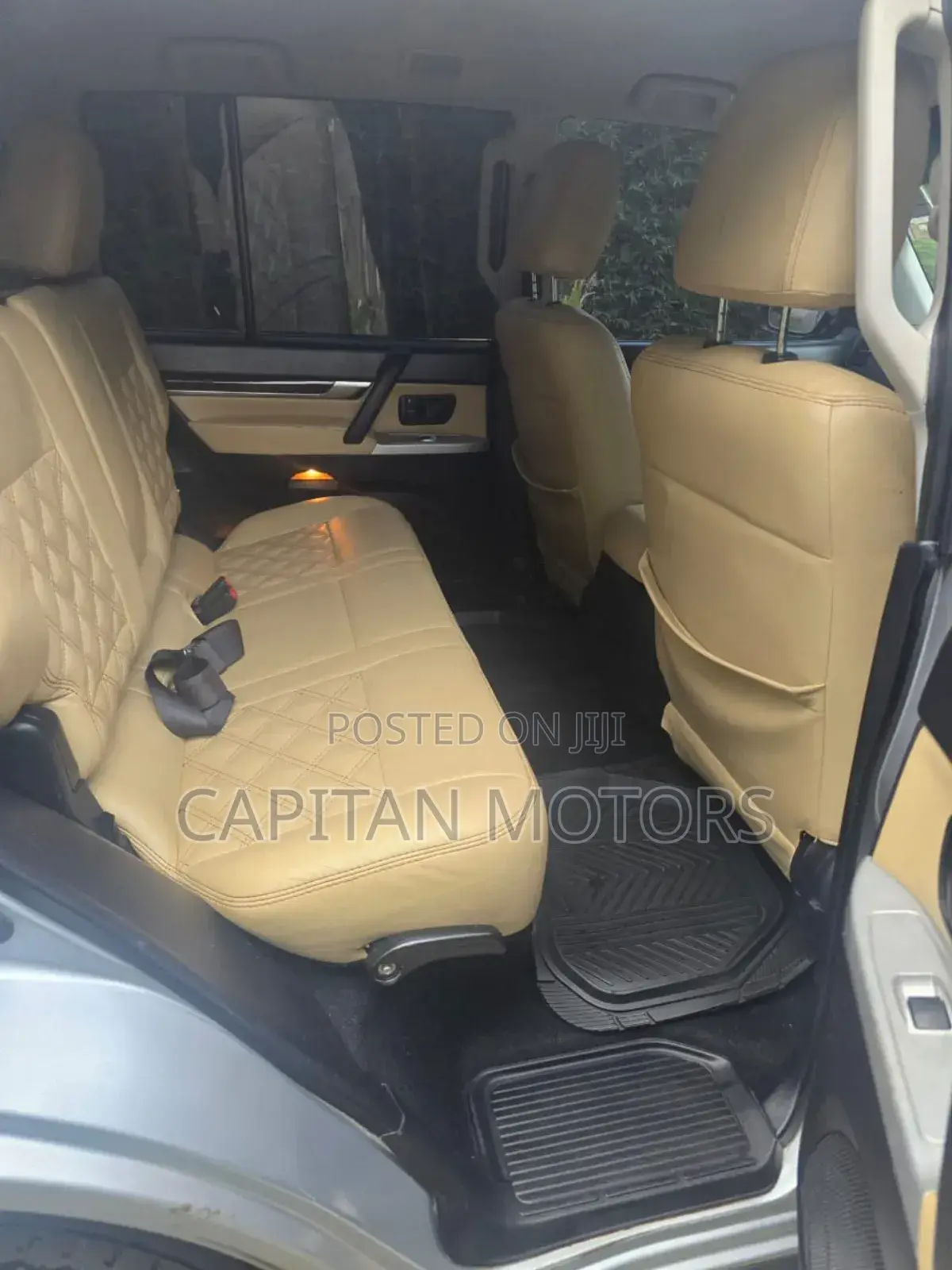 Mitsubishi Pajero 2012 Silver