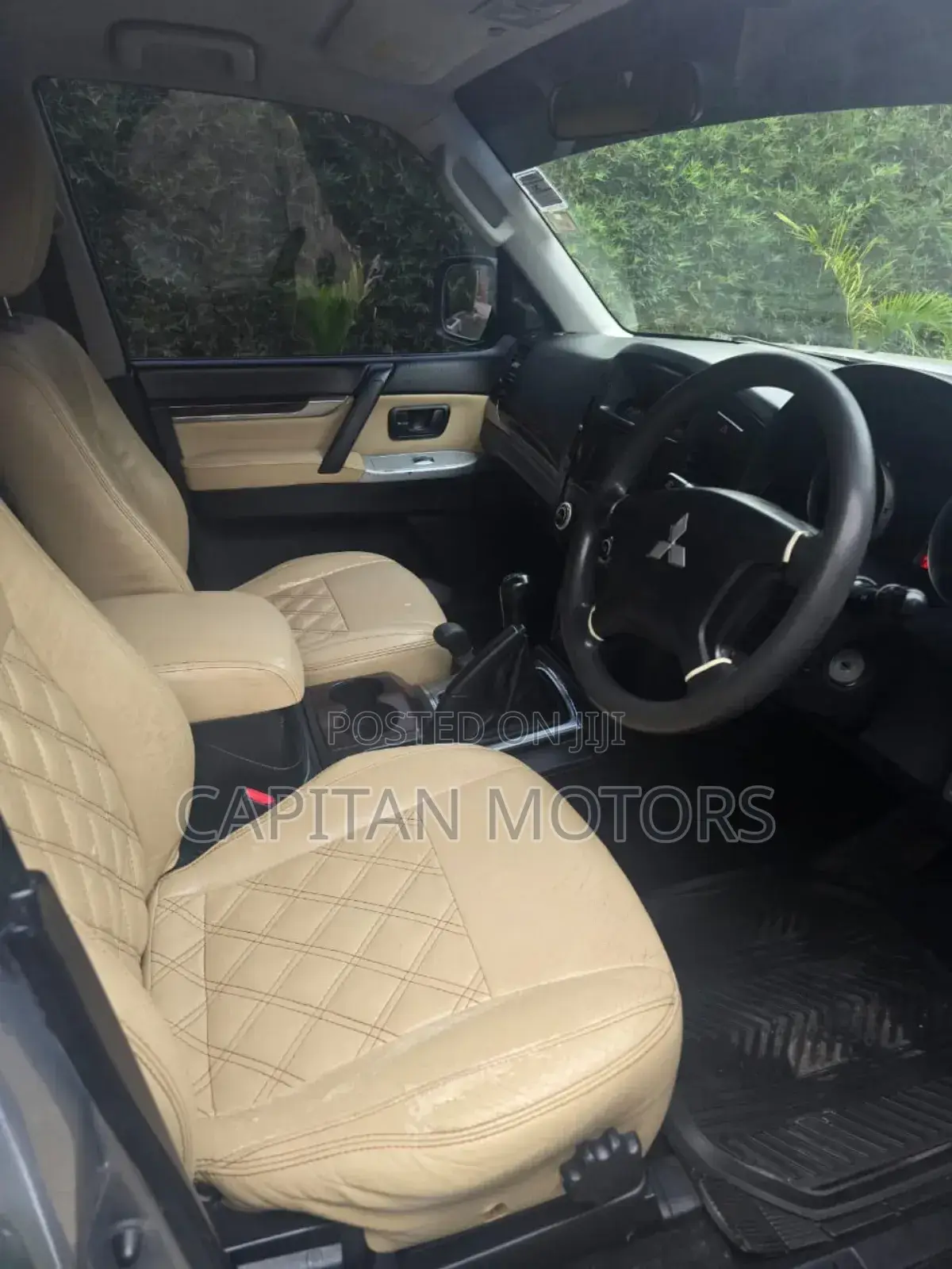Mitsubishi Pajero 2012 Silver