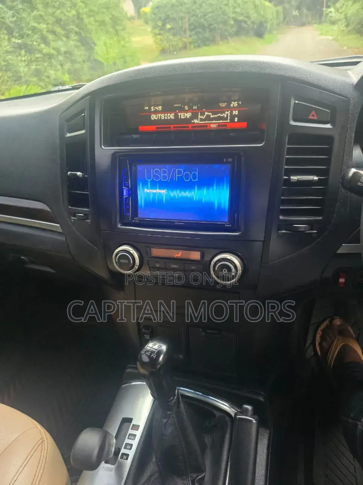 Mitsubishi Pajero 2012 Silver