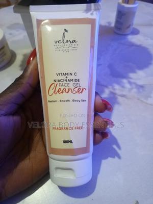 Velora Vitamin C Niacinamide Gentle Brightening Face Cleanser - thumbnail 2
