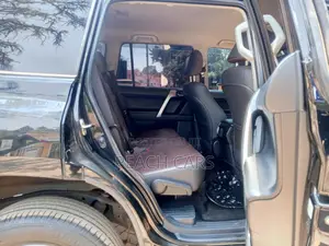 Toyota Land Cruiser Prado 2.8 2017 Black