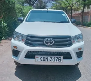 Toyota Hilux 2024 White