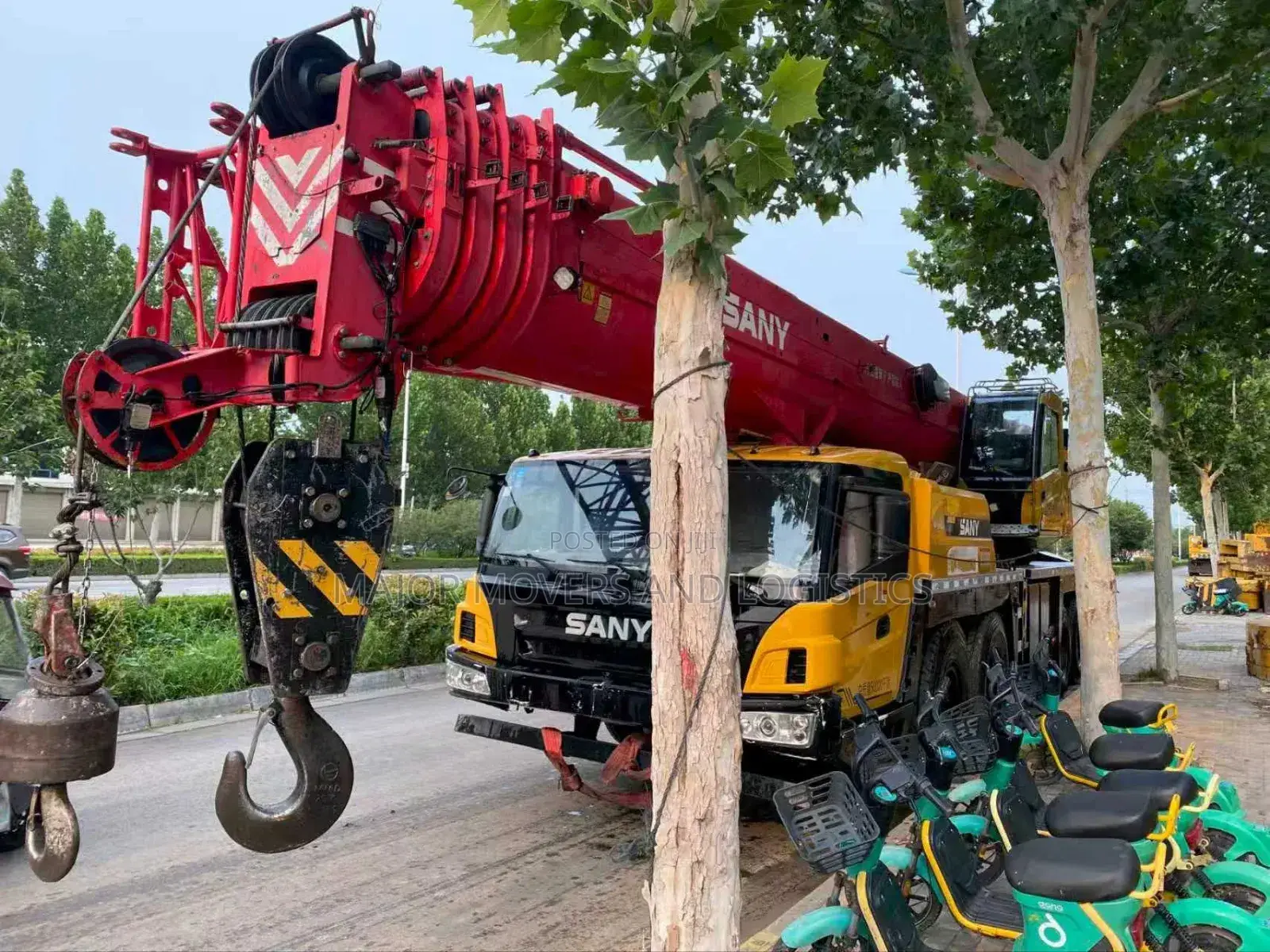 Crane Accessible for Hoisting and Lifting Services