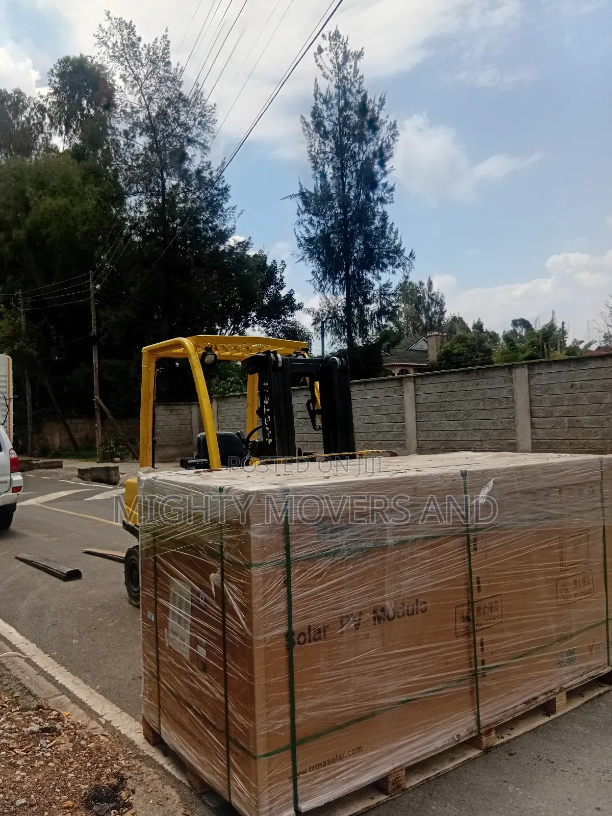 Truck With Crane Available for Transport/ Lifting Services