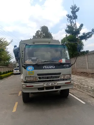 Open Body Mguu Kumi Truck Accessible for Transportation