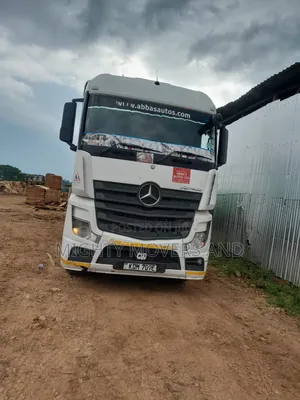 Trailer Trucks for Swift Load Delivery Available