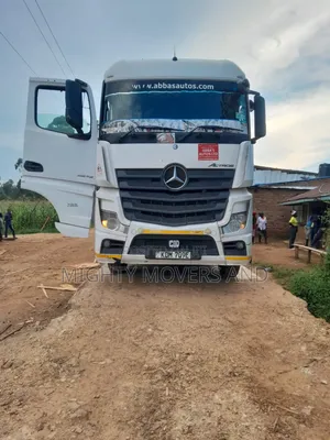 Trailer Trucks for Swift Load Delivery Available