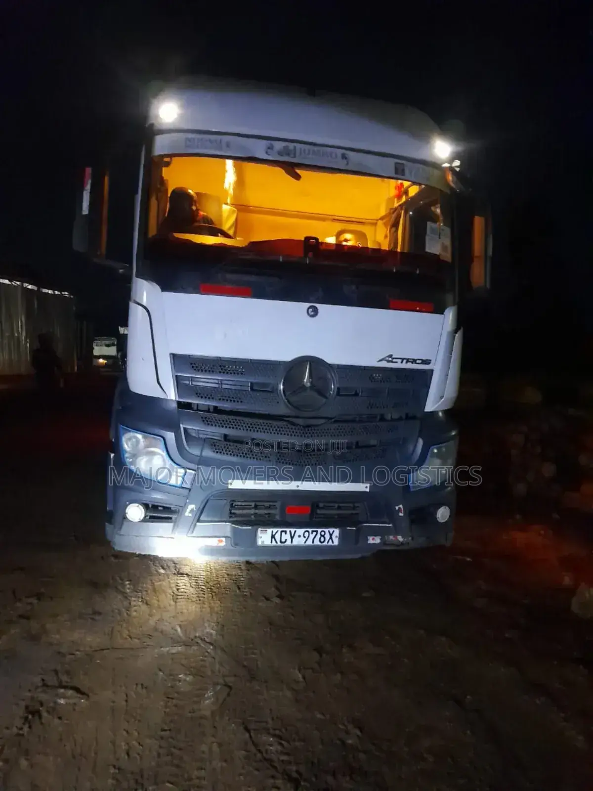 Trailer Trucks for Swift Load Delivery Available