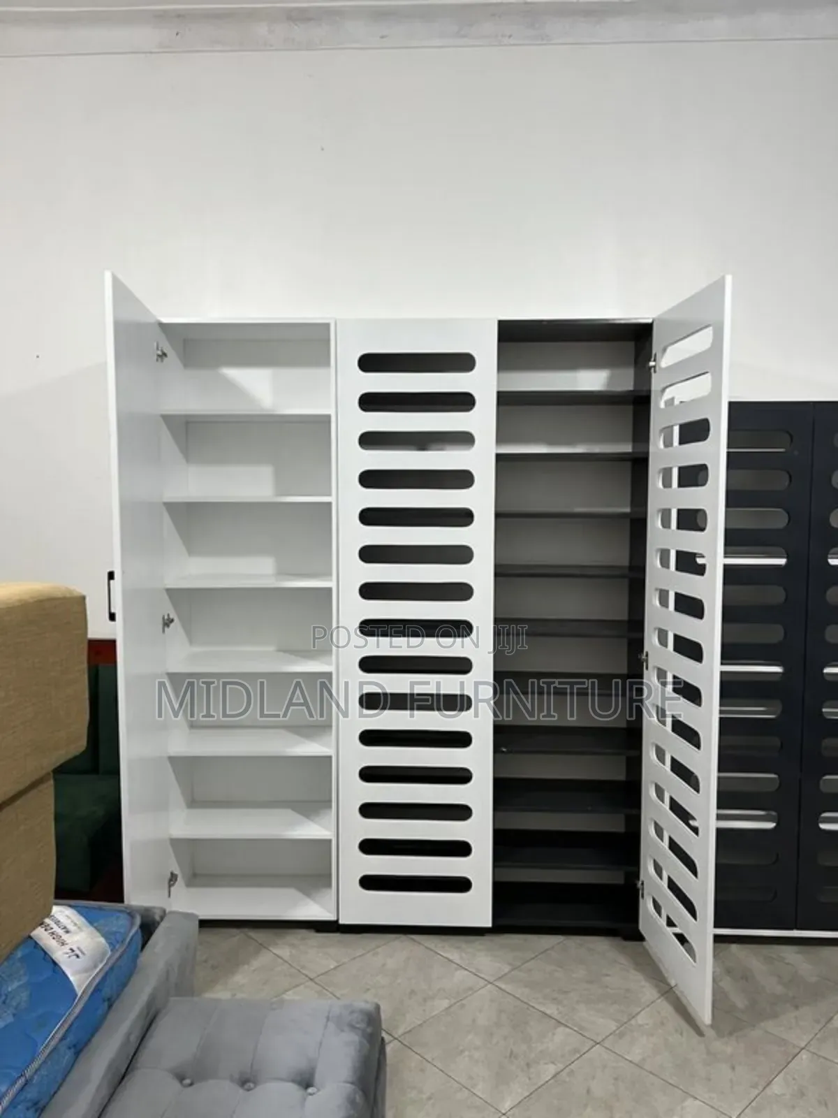 Wooden50 Pair Shoe Rack With Doors