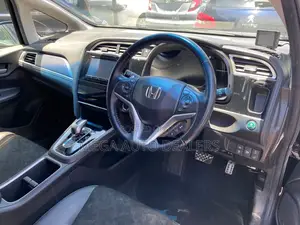 Honda Fit Shuttle 2018 Blue