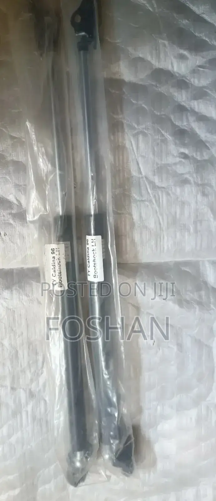 Caldina 1996 Boot Shocks