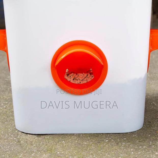 Poultry/Chicken Automatic Gravity Feeder With Covers - 50 Pieces - thumbnail 3