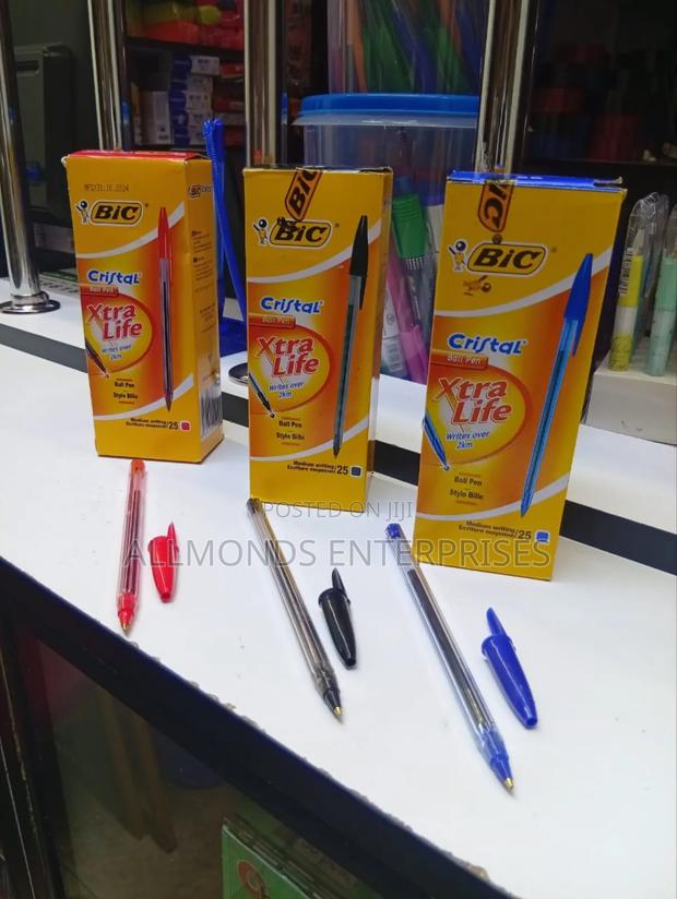 A Packet of 25 Pieces Bic Crystal (Blue, Red, Black) - thumbnail 5