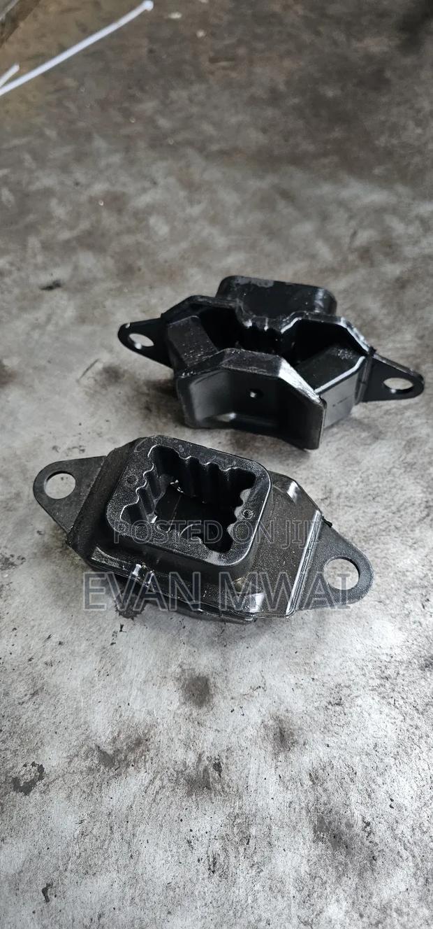 Nissan Note/March Gear Box Mountings - main view