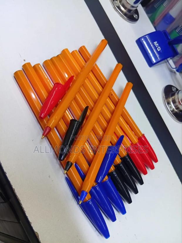 A Piece of Bic Fine/ Sharp Point - thumbnail 3