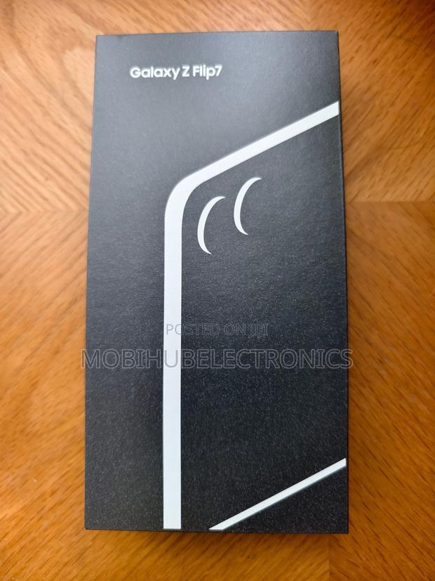New Samsung Galaxy Z Flip7 256 GB Black - thumbnail 2