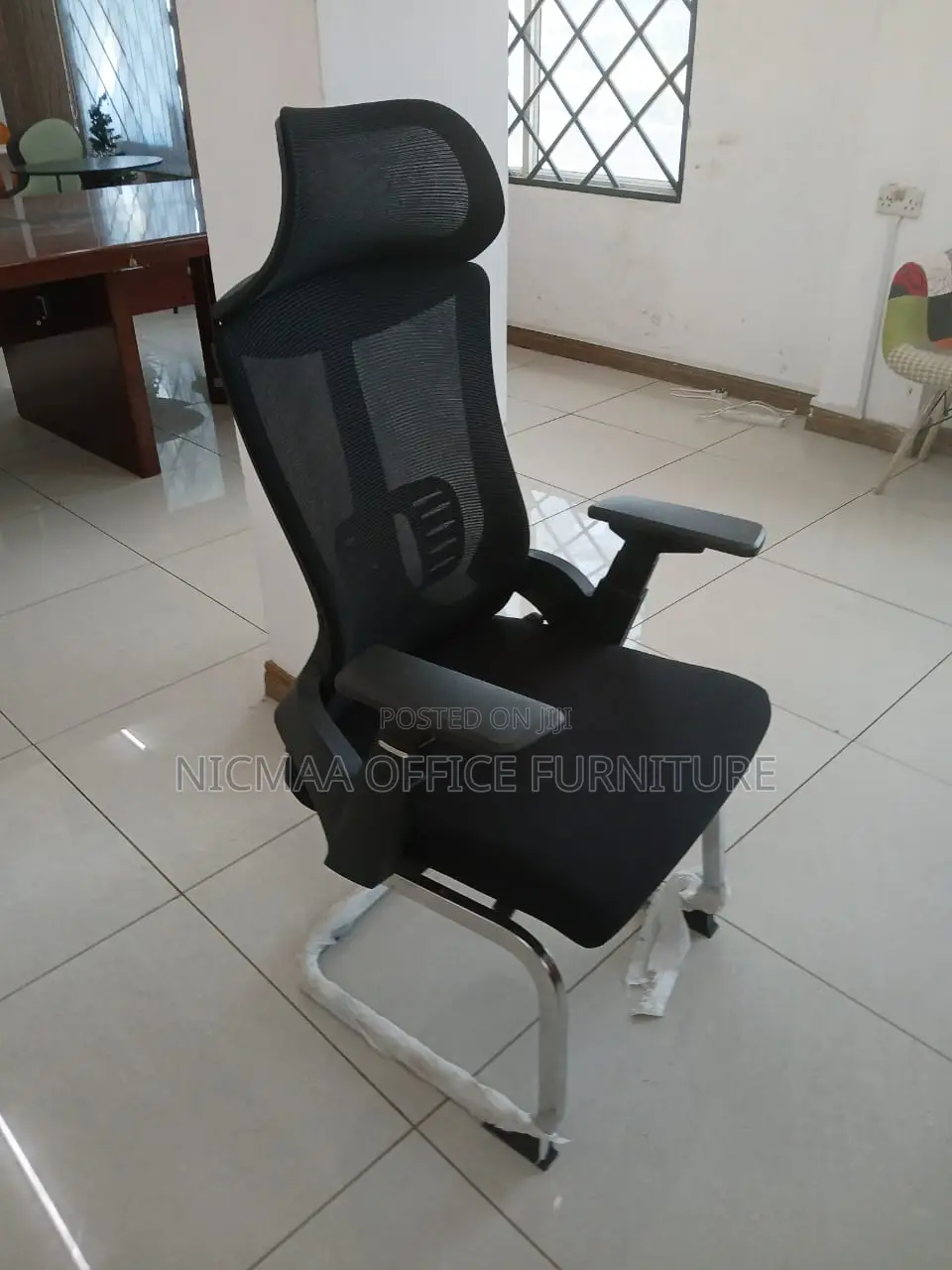 Sleek Comfort for Productive Workdays Seats