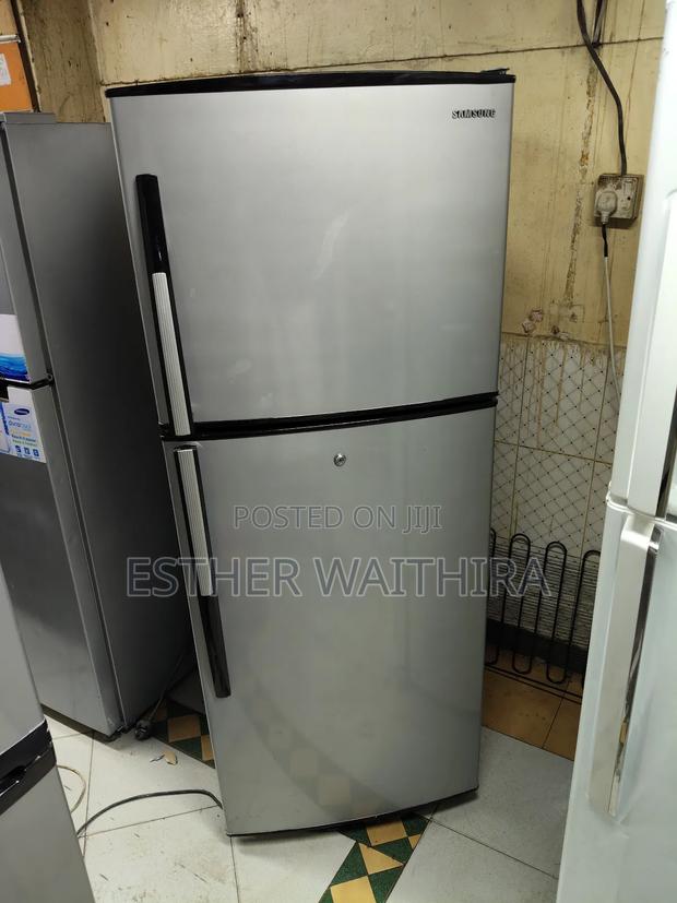 Well Maintained Samsung Fridge in Good Working Condition - thumbnail 5