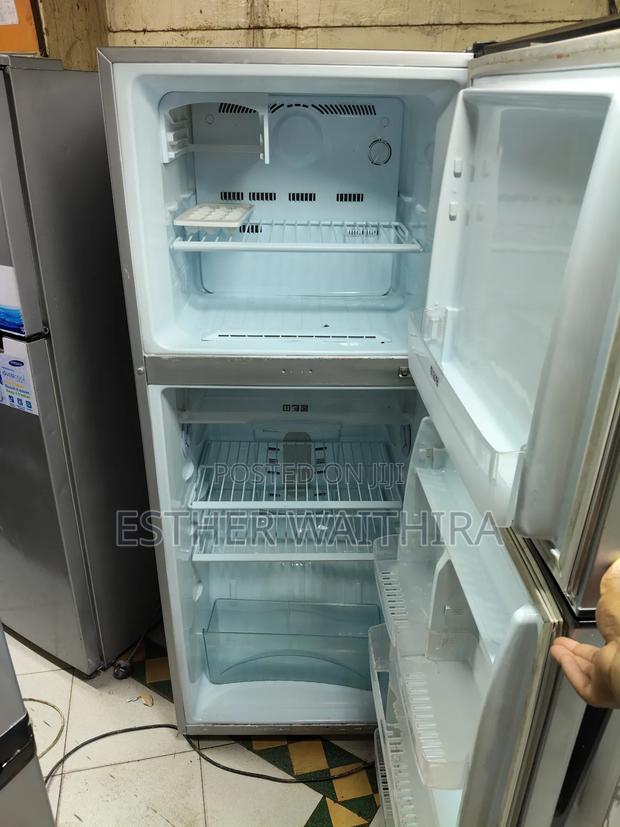 Well Maintained Samsung Fridge in Good Working Condition - thumbnail 6