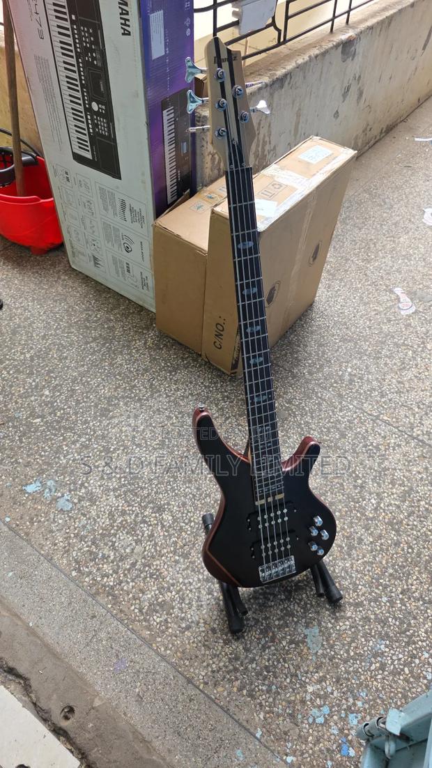 Active Bass Guitar - thumbnail 3