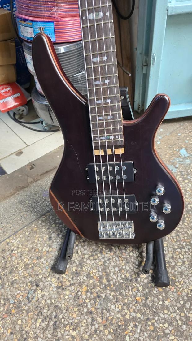 Active Bass Guitar - thumbnail 5